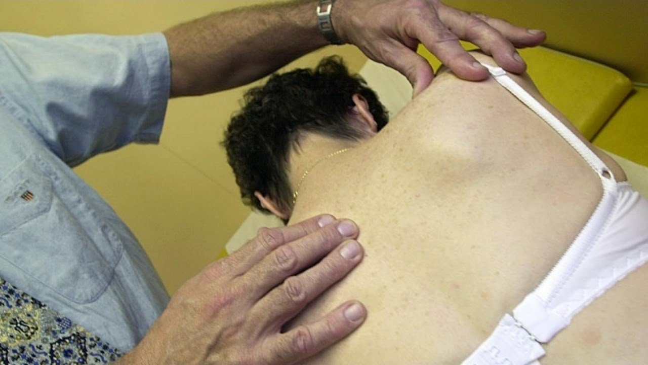 Peau sèche ou déshydratée : les conseils de Michel Cymes pour les traiter